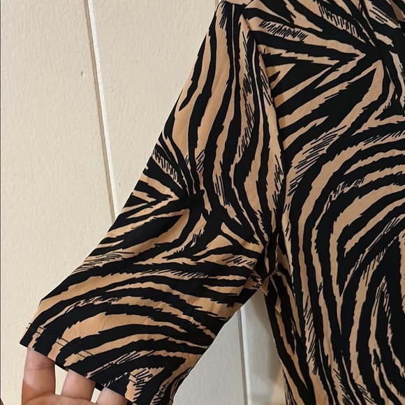 Carmen Marc Valvo Zebra Print Top - Picture 6 of 7